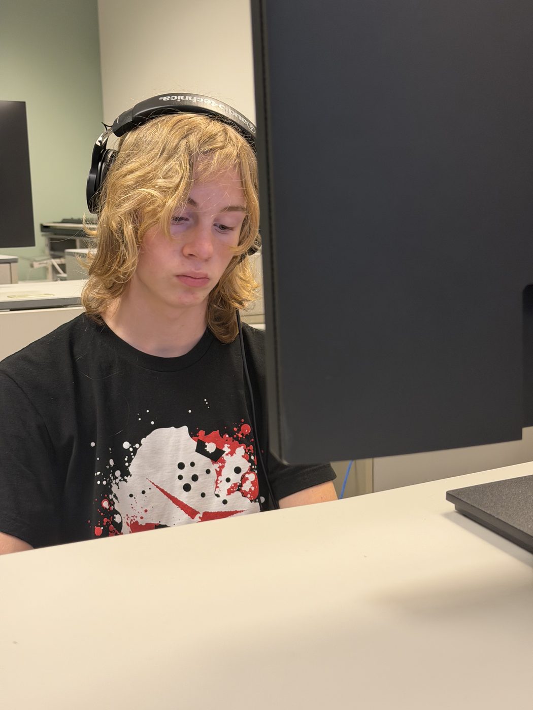 Participant at a production workstation, LOUPZ Beat Lab
